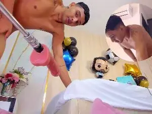 Cam4 Adult Webcam of NoTopNoBot