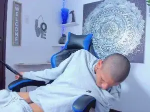 Cam4 Live Porn of Adan_oriol