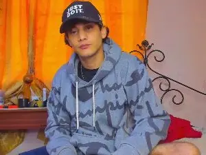 Cam4 Free Live Porn of Axel_sex69