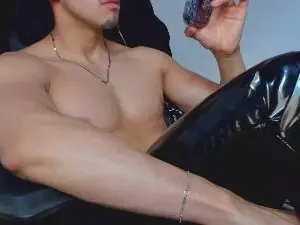 Cam4 Live Porn of Tommy_bred