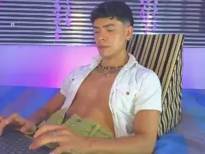Cam4 Free Porn Cam of CamiiGuzman
