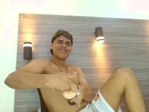 Cam4 Free Live Porn of Lelehott01
