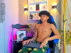 Cam4 Nude Webcam of Taylor_Black_