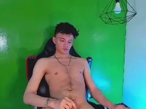 Cam4 Free Live Porn of alexgod_