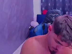 Cam4 Free Live Porn of greekgod19