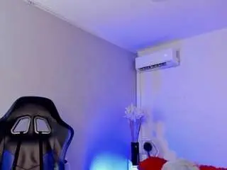 Camsoda Adult Webcams of adam-walker90