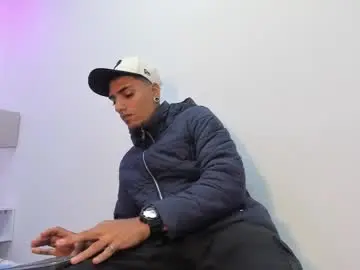 Chaturbate Free Porn Cam of dennis_kinsey