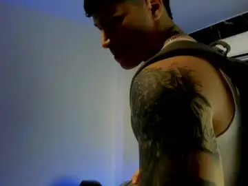 Chaturbate Live Sex Cam of clark_kent28
