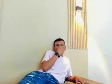 Chaturbate Sex Cam of maxi_jones2