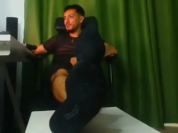 Chaturbate Live Sex Cam of andrewbanner