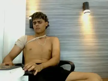 Chaturbate Live Sex Cam of lelehott01