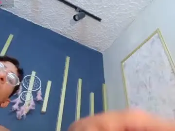 Chaturbate Watch Live Sex Cams of zack_horny19