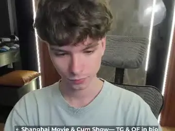 Chaturbate Live Sex Cam of calvin_loves_you