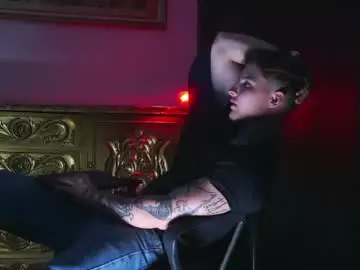 Chaturbate Live Sex Cam of dantecoppolaa