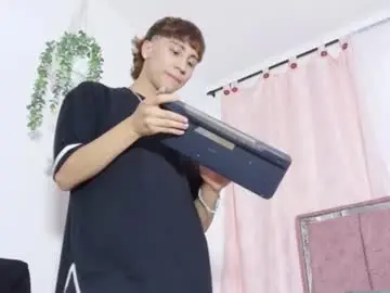 Chaturbate Live Sex Cam of xanderr_grey