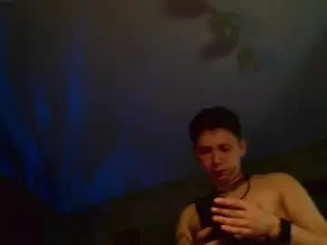 Chaturbate Live Porn of emveeboy96