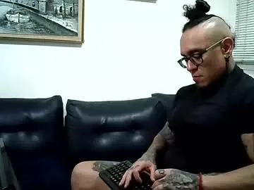 Chaturbate Free Porn Cam of ayrton_naffah2