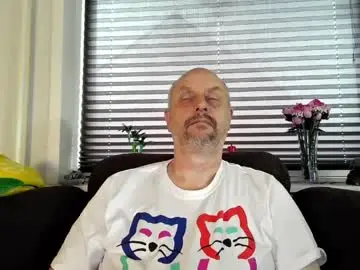 Chaturbate Live Sex Cam of hardmrlazy