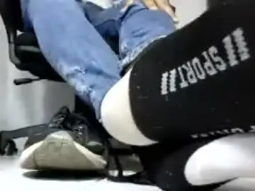 Chaturbate Live Sex Cam of waltherfeet_