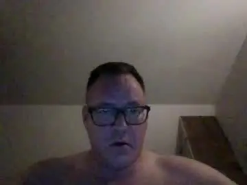 Chaturbate Live Sex Cam of submissivepig4u
