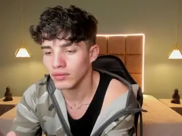 Chaturbate Live Sex Cam of alejootwink