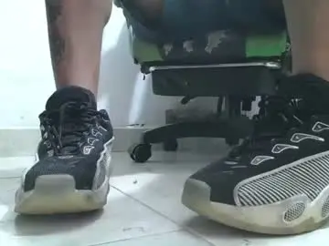Chaturbate Best live sex cam show of srfindomfeet_