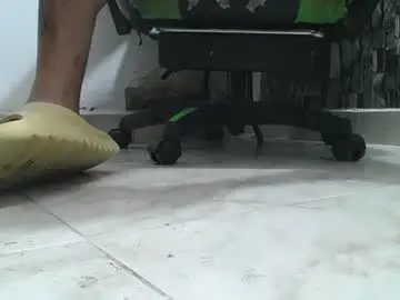 Chaturbate Free Live Porn of srfindomfeet_