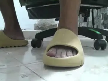 Chaturbate Live Sex Cam of srfindomfeet_