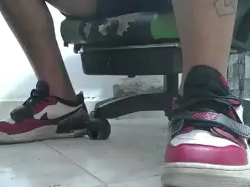 Chaturbate Live Sex of srfindomfeet_