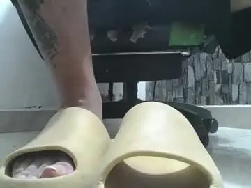 Chaturbate Live Sex of srfindomfeet_