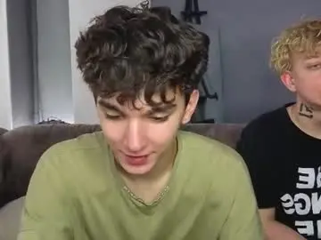 Chaturbate Live Sex Cam of em_chipsi