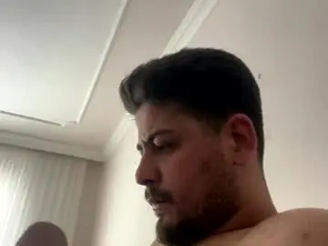 Chaturbate Free Porn Cam of realhornyboy35
