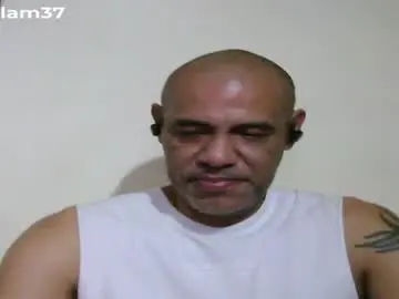 Chaturbate Live Sex Cam of retlam37