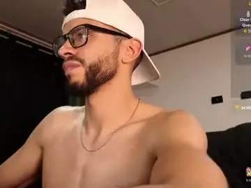 Chaturbate Free Porn Cam of phantom_bigger1