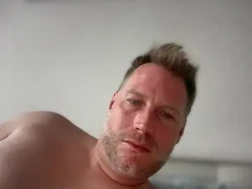 Chaturbate Live Sex Cam of chris2024x