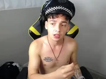Chaturbate Live Porn of mathiass_twinkk_