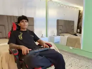 Chaturbate Live Sex Cam of ruslan_marcel