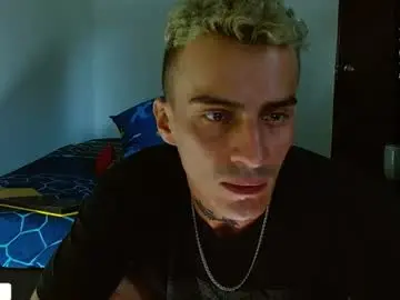 Chaturbate Best live sex cam show of bray_hotboy