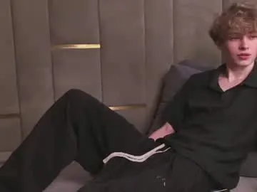 Chaturbate Nude Webcam of curlytwinkboy