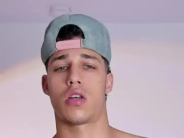 Chaturbate Live Sex Cam of orionblaze69_