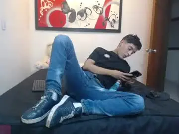 Chaturbate Free Porn Cam of andrescoll25