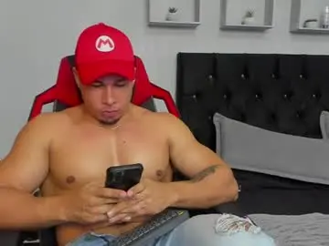 Chaturbate Live Sex Cam of tyler_hank1