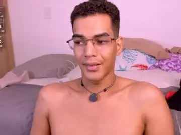 Chaturbate Nude Webcam of pikashuu7u7