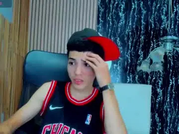 Chaturbate Live Porn of enzoo_smith