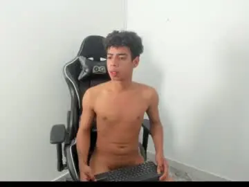 Chaturbate Adult Webcam of alexx_cum18