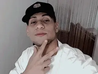 Streamate Watch Live Sex Cams of thearturobaby
