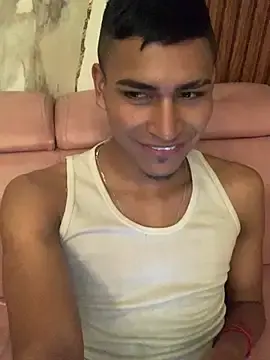 Stripchat Free Porn Cam of Emiliano_Reyes