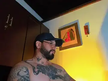 Stripchat Free Porn Cam of CamiloGray_