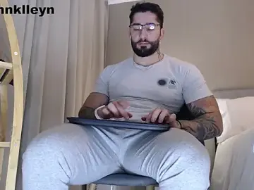 Stripchat Best live sex cam show of jonhklleyn