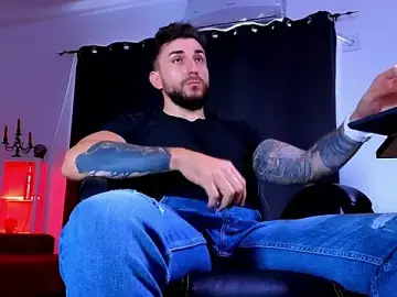 Stripchat Free Porn Cam of MightyAaron66